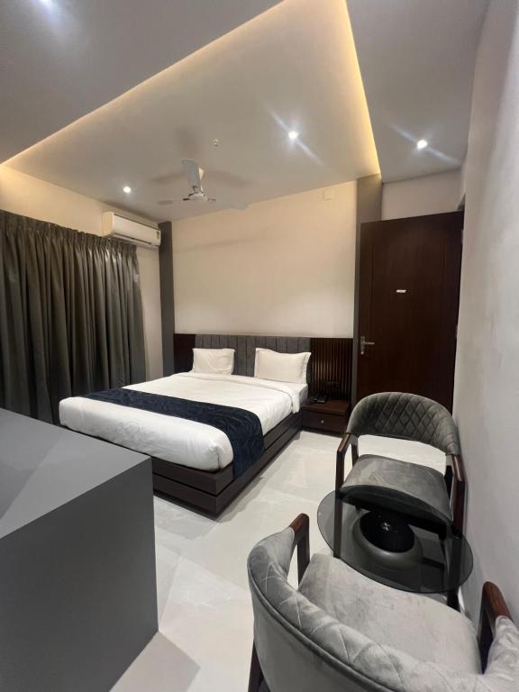 Deluxe Double Room - Image 3