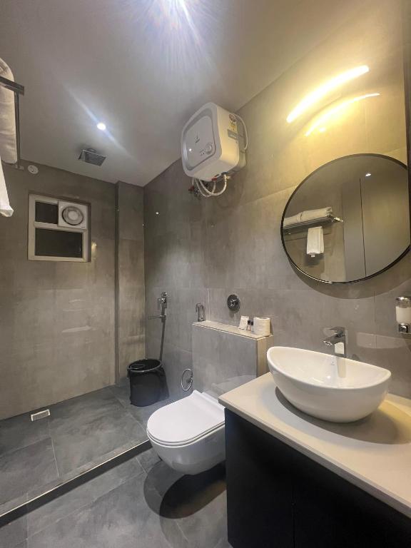 Deluxe Double Room - Image 7