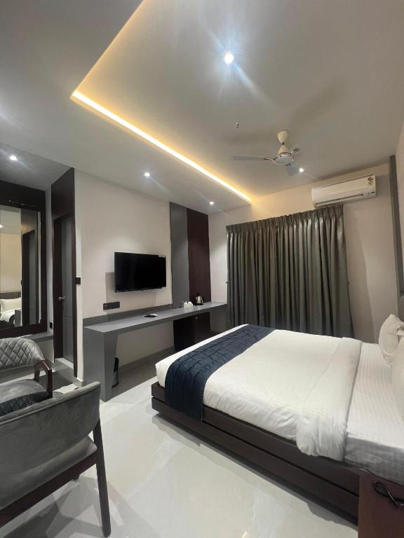 Deluxe Double Room - Image 8