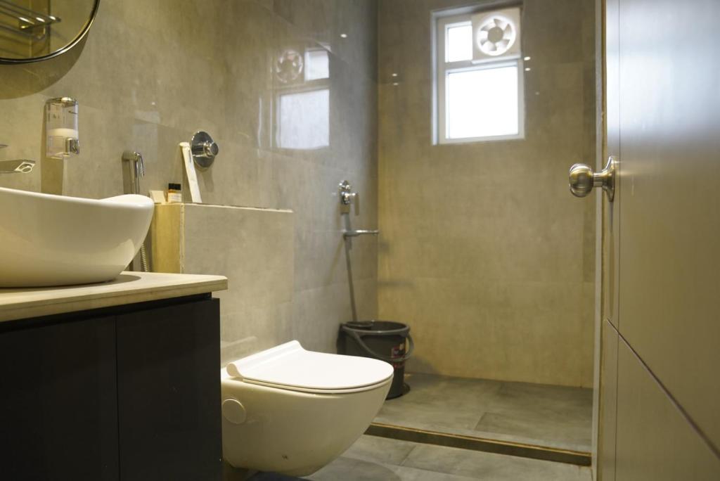 Deluxe Double Room - Image 12