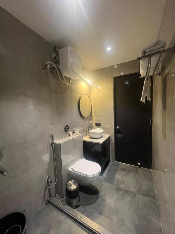 Deluxe Double or Twin Room - Image 8