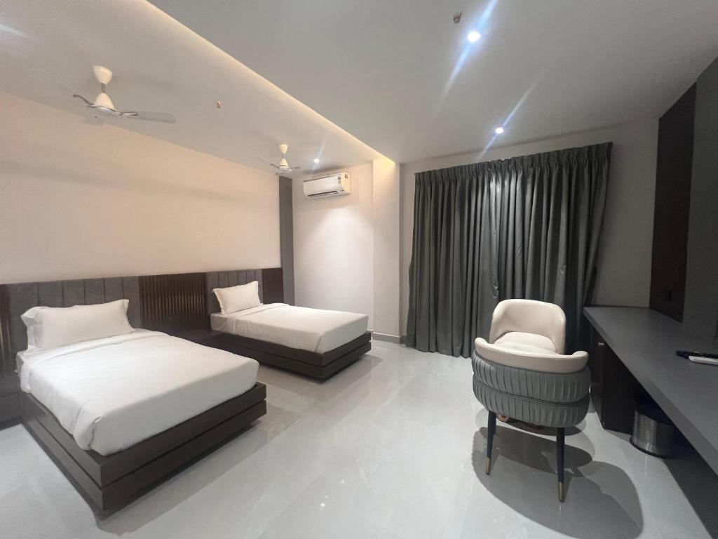 Deluxe Double or Twin Room - Image 9